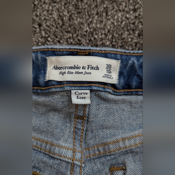 Abercrombie & Fitch High Rise Mom Jean, Curve Love, Distressed, Size 30/10R - Picture 6 of 9
